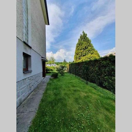 Family Apartment With Garden And Parking Spot チェスケー・ブジェヨヴィツェ エクステリア 写真