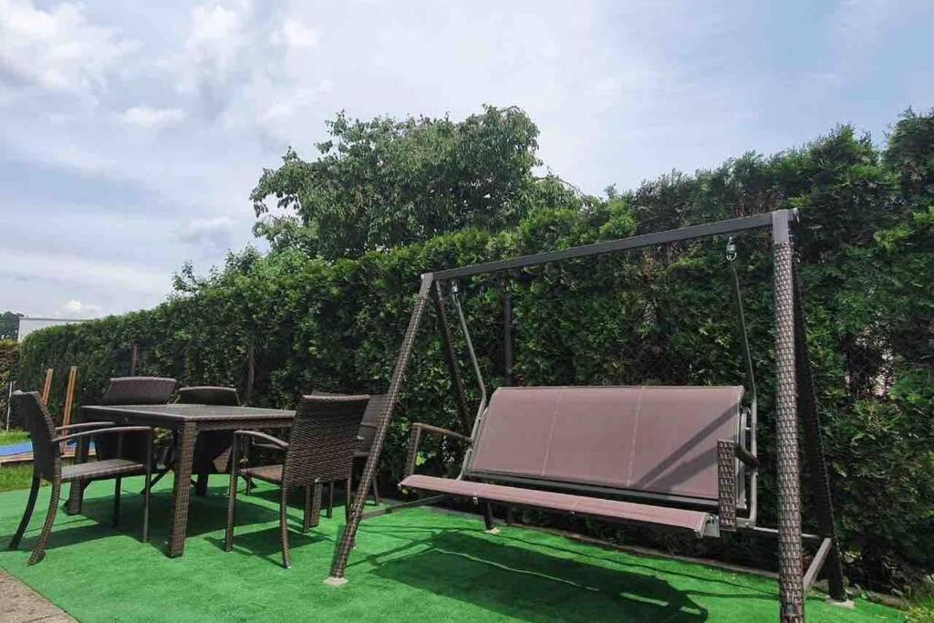 Family Apartment With Garden And Parking Spot チェスケー・ブジェヨヴィツェ エクステリア 写真