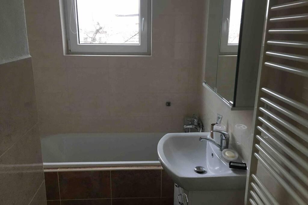 Family Apartment With Garden And Parking Spot チェスケー・ブジェヨヴィツェ エクステリア 写真